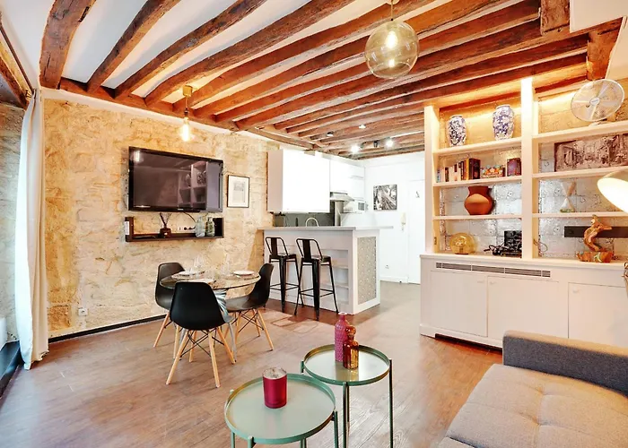 Marais - Vosges Luxury Flat דירה פריז